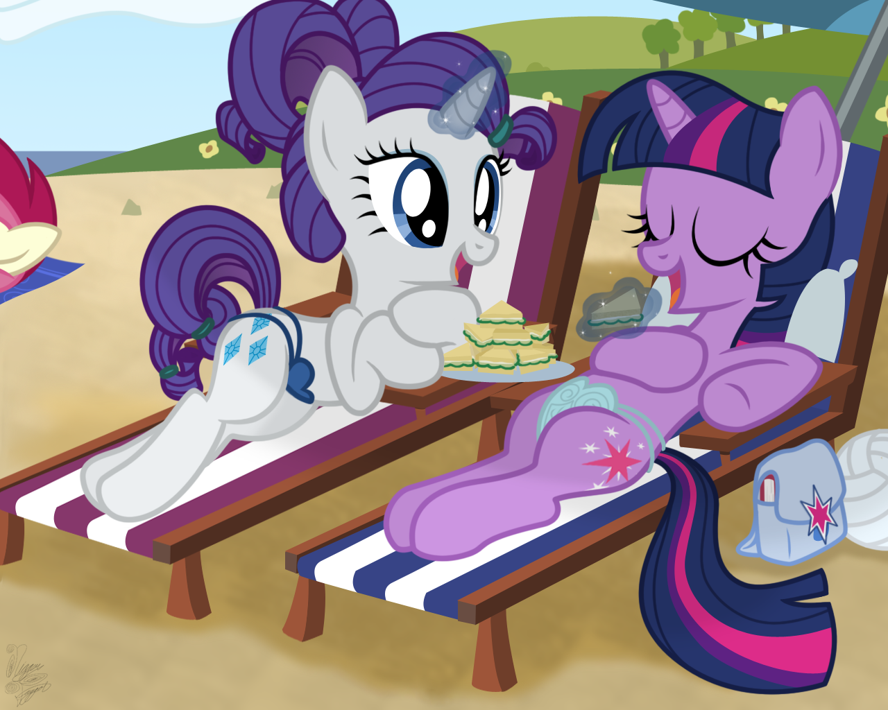I&rsquo;m back&hellip; and I bring with me cute pones down by the beach.