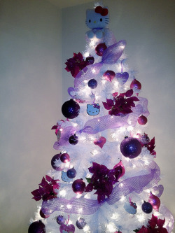 daddys-little-middle:  alpha—mermaid:  xoxogretchen:   Hello Kitty Theme Xmas tree  daddys-little-middle Haha awesome alpha—mermaid