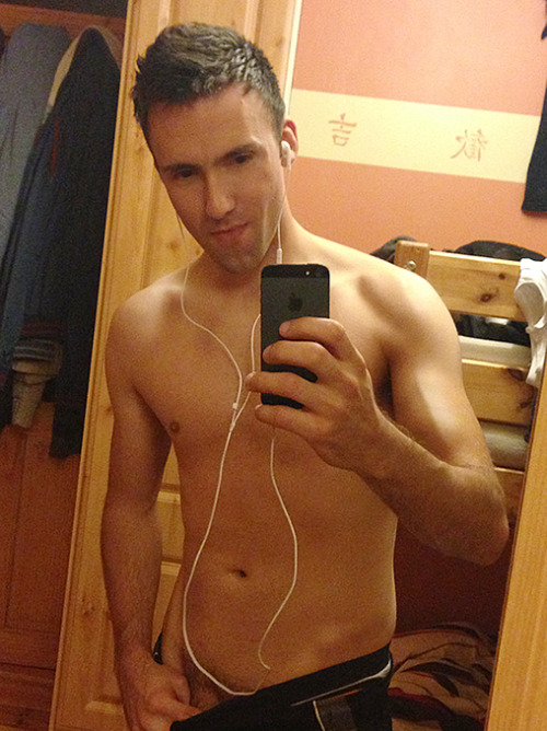 XXX instaguys:  Guys with iPhones Source: gwip.me photo