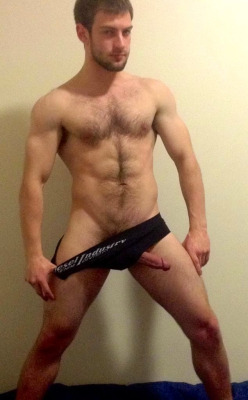 bonerriffic:  Furry muscle hottie @BravoDelta9