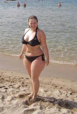 wide-hips:  Love those girls with those wide hips! http://wide-hips.tumblr.com/ 