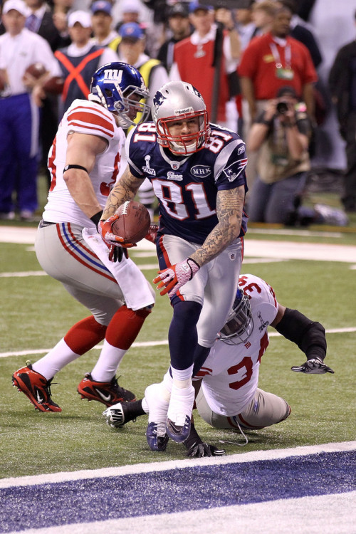 Aaron Hernandez - Big bulge and VPL shots adult photos