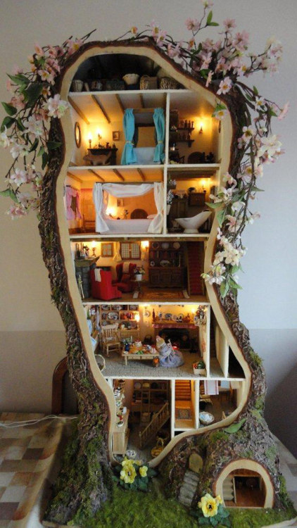 Porn freshome:  Miniature Tree House Displaying photos