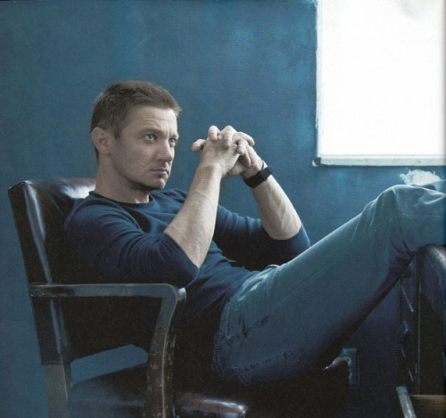 ramblingsofanurbanjawn:  buzzfeed:  Definitive proof that Jeremy Renner is just Grumpy Cat.  Goddammit Tumblr.  