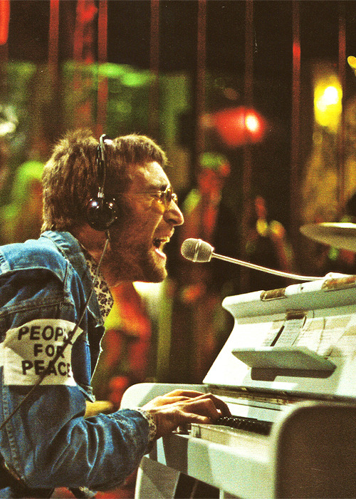 intemperata:  John Lennon singing ‘Instant Karma (We All Shine On) - Top Of The Pops,February 1970 