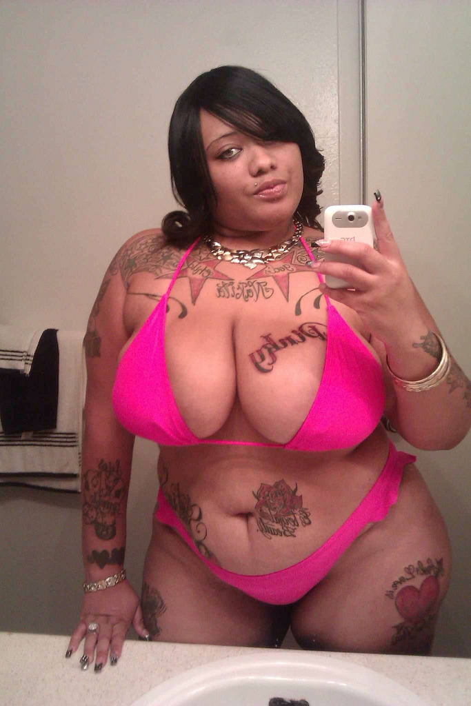 thickerisbetter:  bbwluva74:  phatlover21:  Mz Red is so dame sexy…  Big, Sexy,