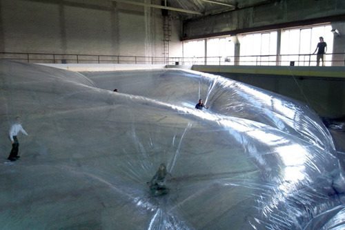 showslow:   On Space Time Foam   A fantastic installation by Argentinian artist Tomàs