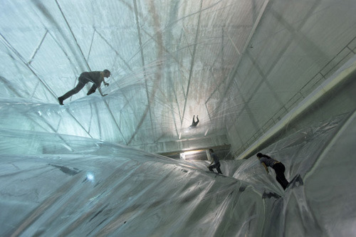 showslow:   On Space Time Foam   A fantastic installation by Argentinian artist Tomàs
