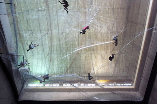 showslow:   On Space Time Foam   A fantastic installation by Argentinian artist Tomàs