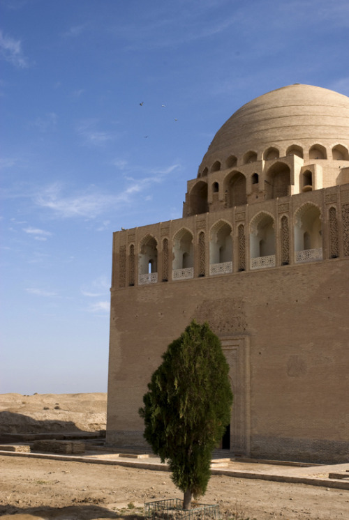 (via Mausoleum of Sultan Sanjar, a photo from Mary, East | TrekEarth)Bayramaly, Turkmenistan