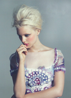 wasteddaisies:  SOFT GRUNGE/MODEL BLOG http://wasteddaisies.tumblr.com/ 