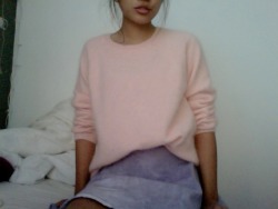 lavendercola:  Lana sweater is so itchy  