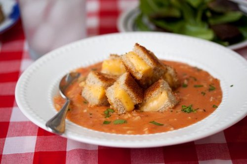 gastrogirl:tomato soup with grilled cheese croutons.