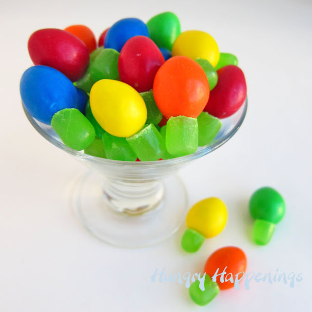 gastrogirl:  easy m&amp;m and mike and ike ‘christmas lights.’ 