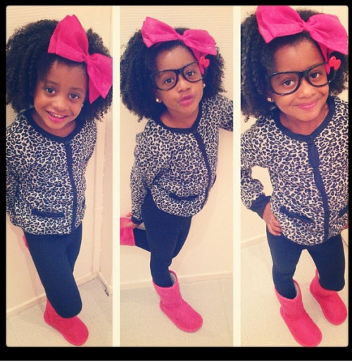 naturallycme:  Ok I’m obsessed with this little girl. She’s literally the most presh ever. 