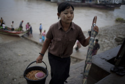 fotojournalismus:  Girl at the docks early in the morning along Yangon River, Burma, June 2012.  © Charmaine Poh - All rights reserved 2012 http://charmainepoh.com  