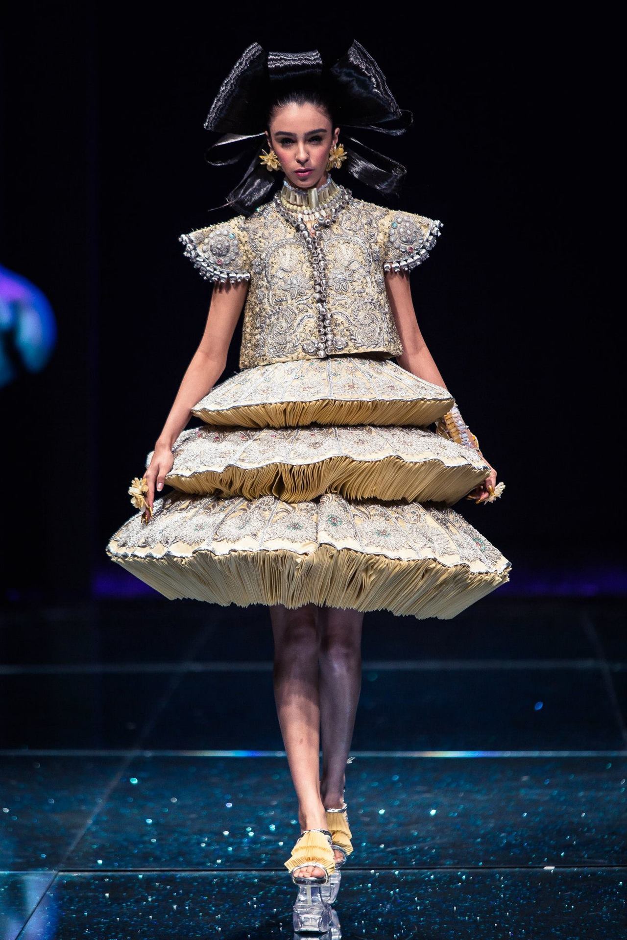 A Girl Against The World • fashionide: Guo Pei’s Legend of the Dragon If...
