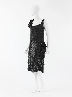 omgthatdress:  Evening Dress Coco Chanel, 1925 The Metropolitan Museum of Art 