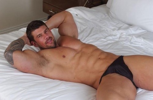 bocul:  machodesungao:  http://machodesungao.tumblr.com/      (via TumbleOn)