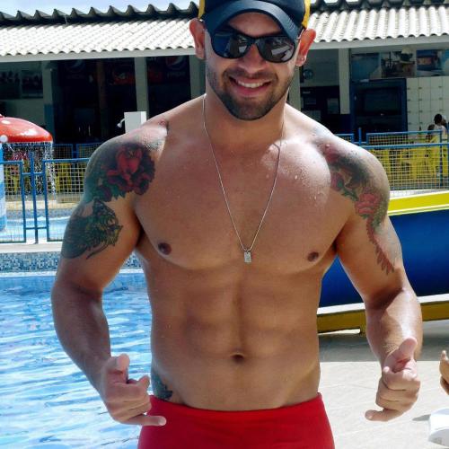 tshtrainer:  Hottie! www.tshtrainer.tumblr.com 