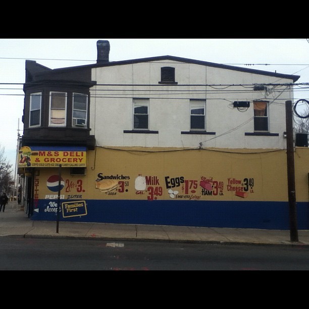 I really enjoy how hood where I live is 😄 #passaic #bodega