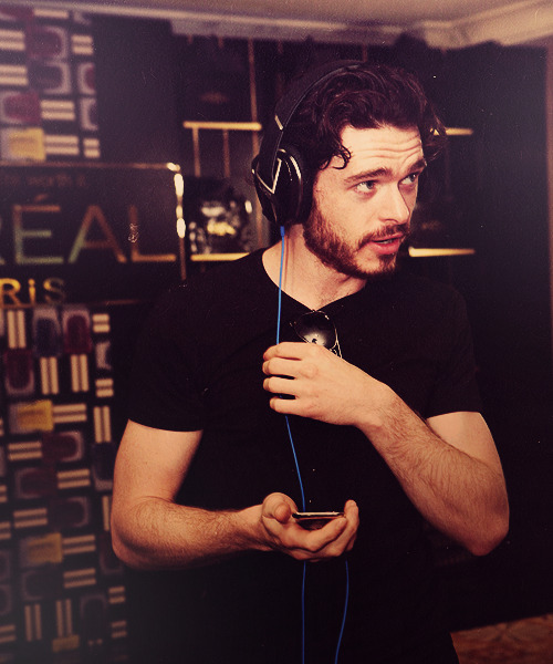 leilaorgana:  Richard Madden @the Emmys- HBO Luxury Lounge [x] 