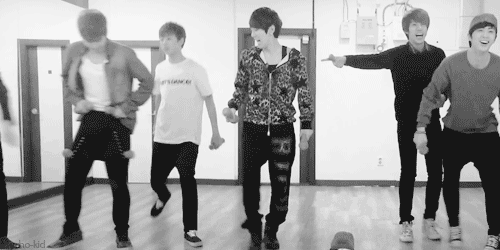 psycho-kid:  Meanwhile at A-JAX’s dance practice part 2 (x)