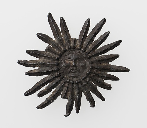 15th century pilgrim&rsquo;s badge with sun with human face