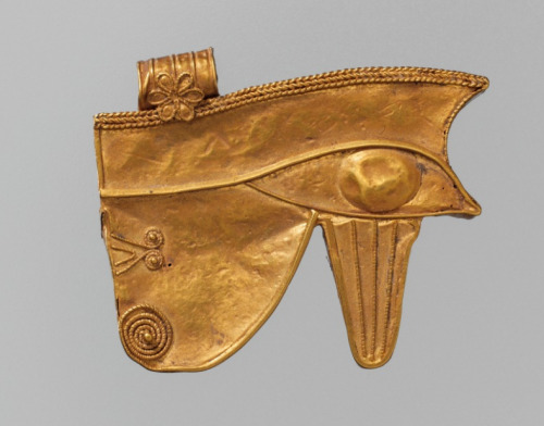 Gold Wedjat Eye Amulet