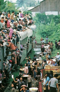 vintagenatgeographic:  Traders on a Phnom