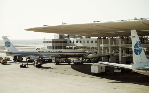 uppiluften:  “The world’s most stylish airports.”
