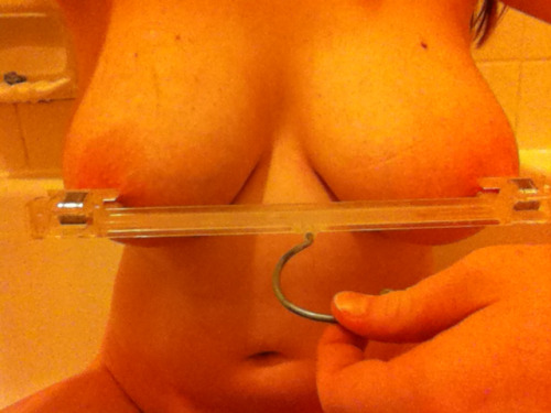 Porn clipsnpins:  The hanger has an amazing pinch photos