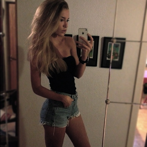 tightdreams: Follow your TiGHTDREAMS for more hotties!