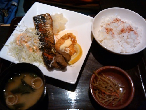 塩サバ定食（Shiosaba Teishoku: grilled salted mackerel set meal) Grilled salted mackerel is a good with ri