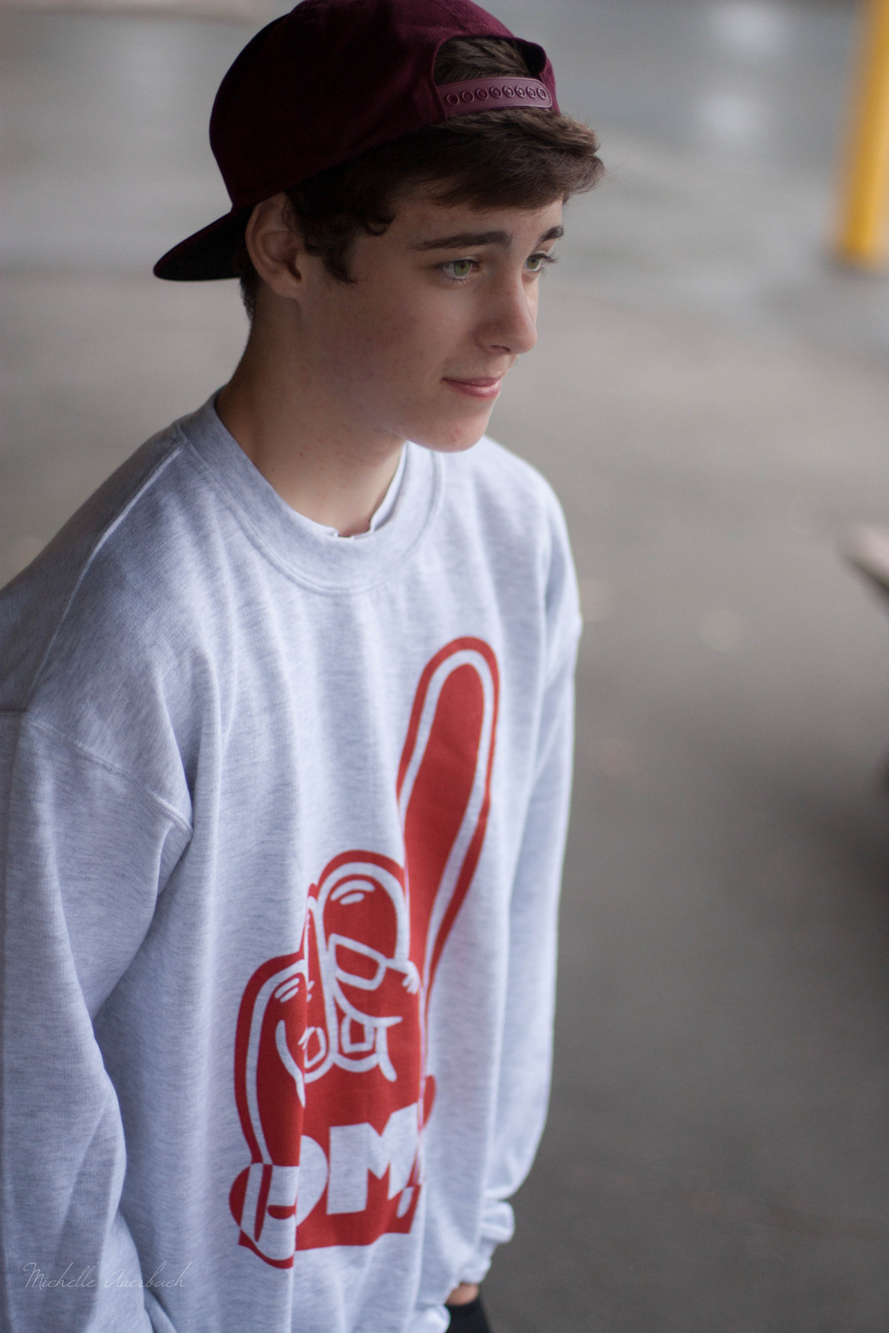 diamants-en-rose:  damn he’s cute.. love snap backs on guys