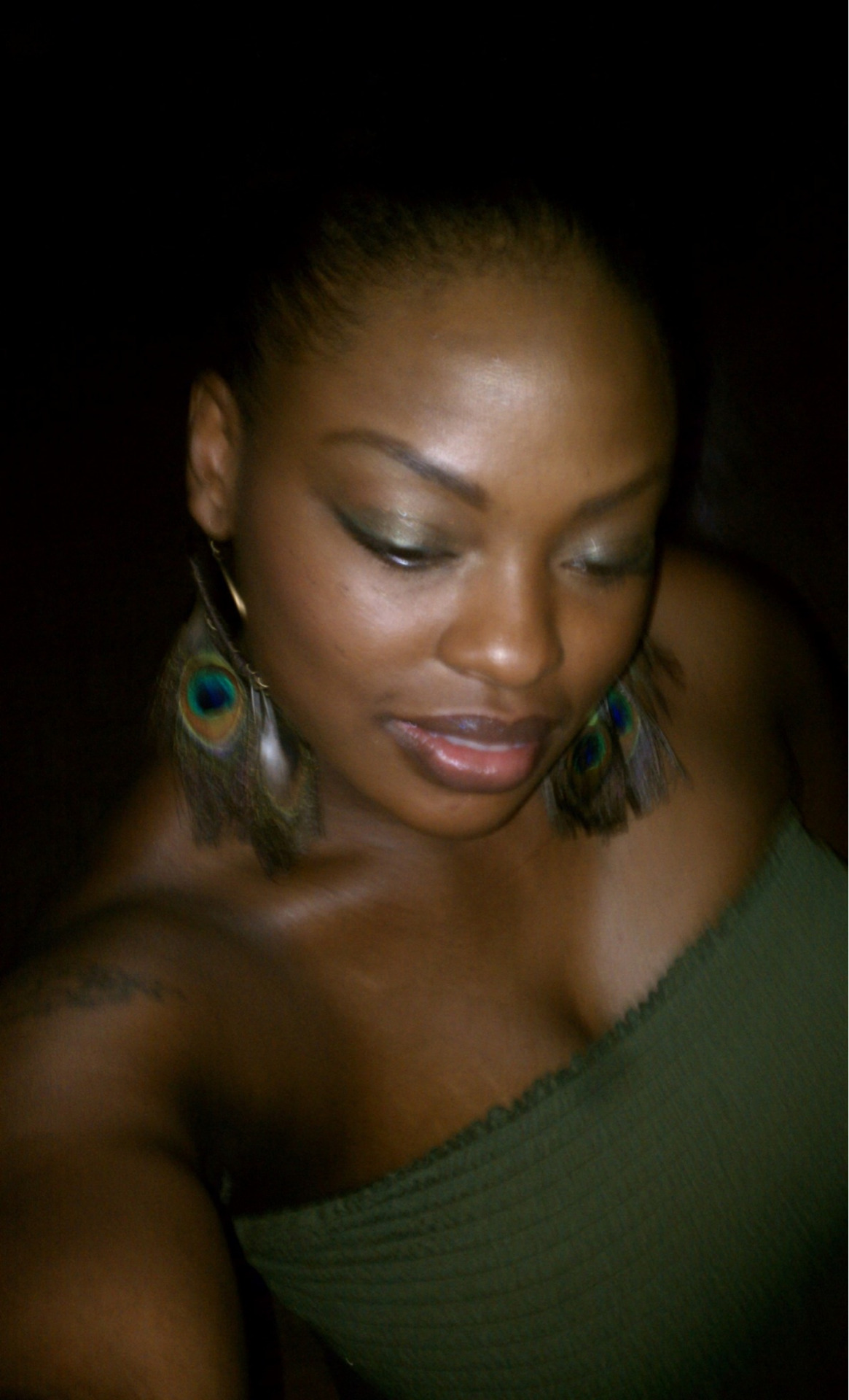 wordsaretimeless:  Love my skin in this pic 