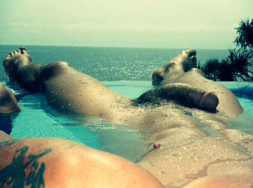 bigaypix:  Nice view…