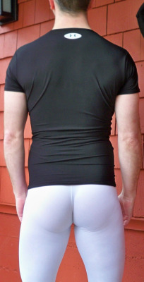 underguy7:  ruzqarafmark:  QUE BONITO COLOR BLANCO!  Nice ass! 