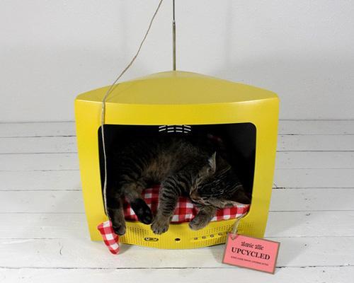 Miles and Aimee are the creative minds behind Atomic Attic, an Etsy shop full of vintage-items-turned-works-of-art, including a variety of one-of-a-kind cat and dog beds. This colorful television set was transformed into a unique cat bed that comes...