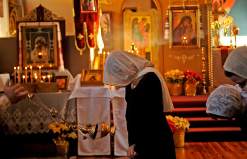 orthodoxwayoflife:Russian Orthodox Christmas1/6/11 Pat Jarrett/The News LeaderFather Gabriel Weller 