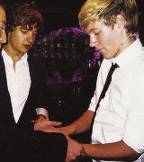 alyssa-edwards:  “I think what makes Niall beautiful is his nice blond hair, his
