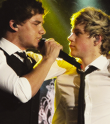 alyssa-edwards:  “I think what makes Niall beautiful is his nice blond hair, his