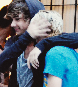 alyssa-edwards:  “I think what makes Niall beautiful is his nice blond hair, his