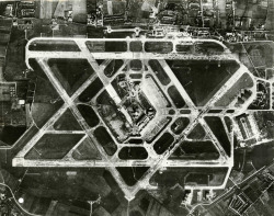 splattergut:  Aerial photograph of Heathrow Airport, 1955 