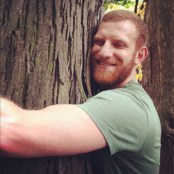 raphaelc2012:  Another tree hugger… Nice