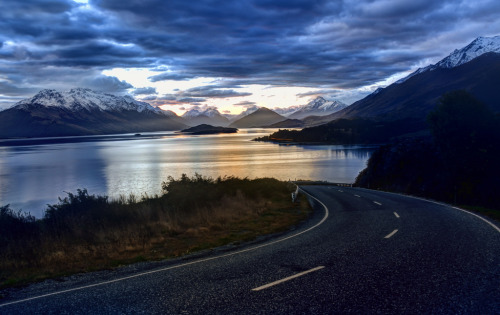 Road to Glenorchy (by Stuck in Customs)