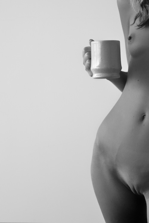 ih-rat-ik:  ruim photography. milk. 