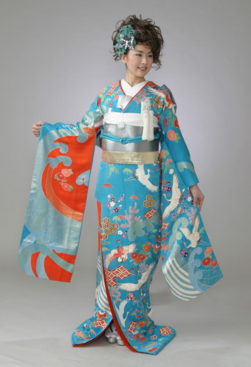 Contemporary furisode nick-named “Dance of Cranes ‘Takarazukushi’ (treasures)