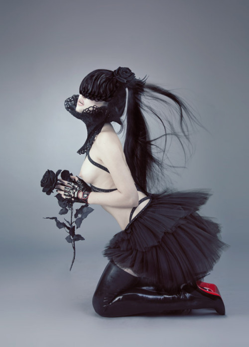 iamtheobject:  by Natalie Shau  adult photos