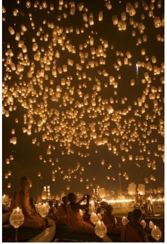 audreygolightly13:speakupforever:TANGLED WEDDING. Oh my gosh, so pretty~I SO want the lanterns! XD